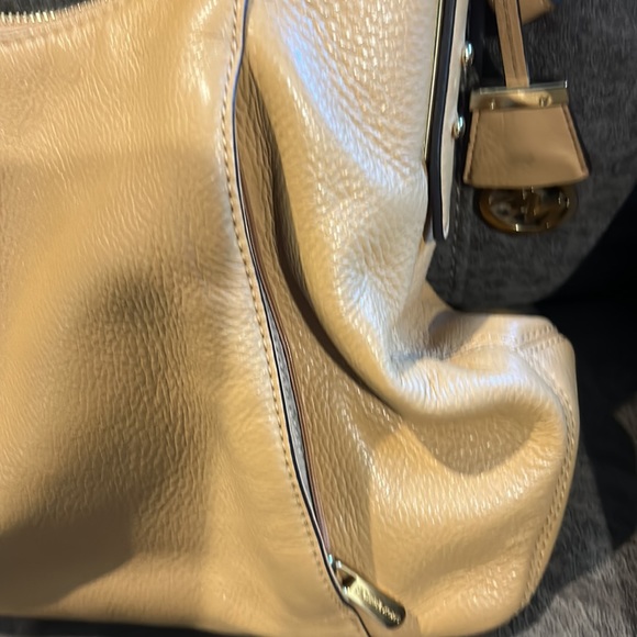 Michael Kors camel, beautiful, leather two zipper compartments with zipper close - Picture 8 of 10